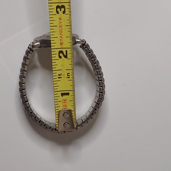 Very Cool Edison Silver Tone Metal Stretch Band Watch - Picture 12 of 12